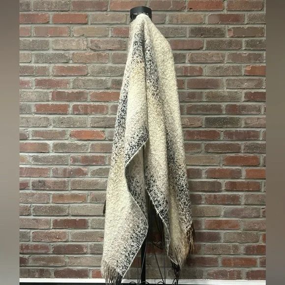 One Size Fits All Cape/Poncho, Molina by Jimmy Hourihan, Bought In Ireland - Picture 3 of 6